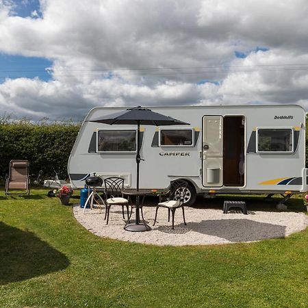 Cosy Caravan On Luxury Campsite Hulme End Exteriér fotografie