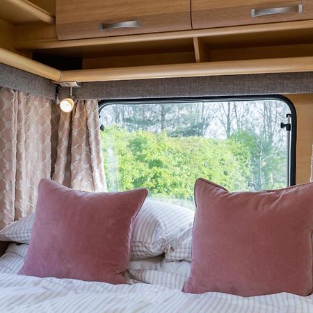 Cosy Caravan On Luxury Campsite Hulme End Exteriér fotografie