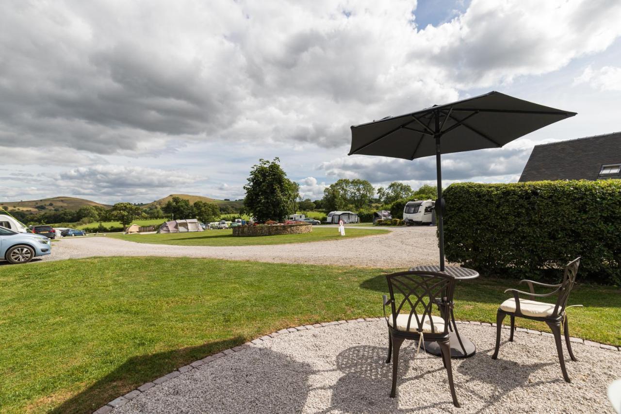 Cosy Caravan On Luxury Campsite Hulme End Exteriér fotografie