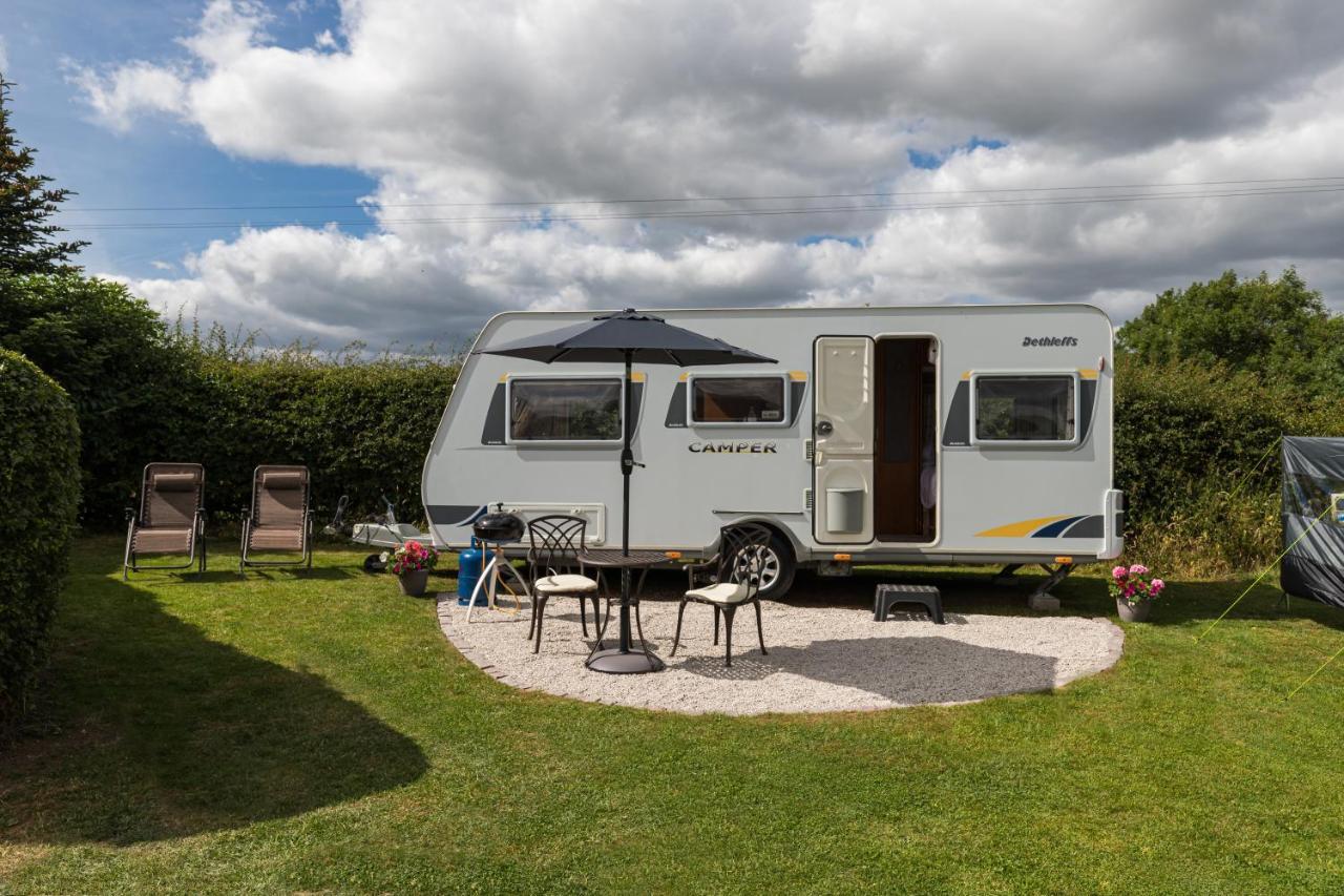 Cosy Caravan On Luxury Campsite Hulme End Exteriér fotografie