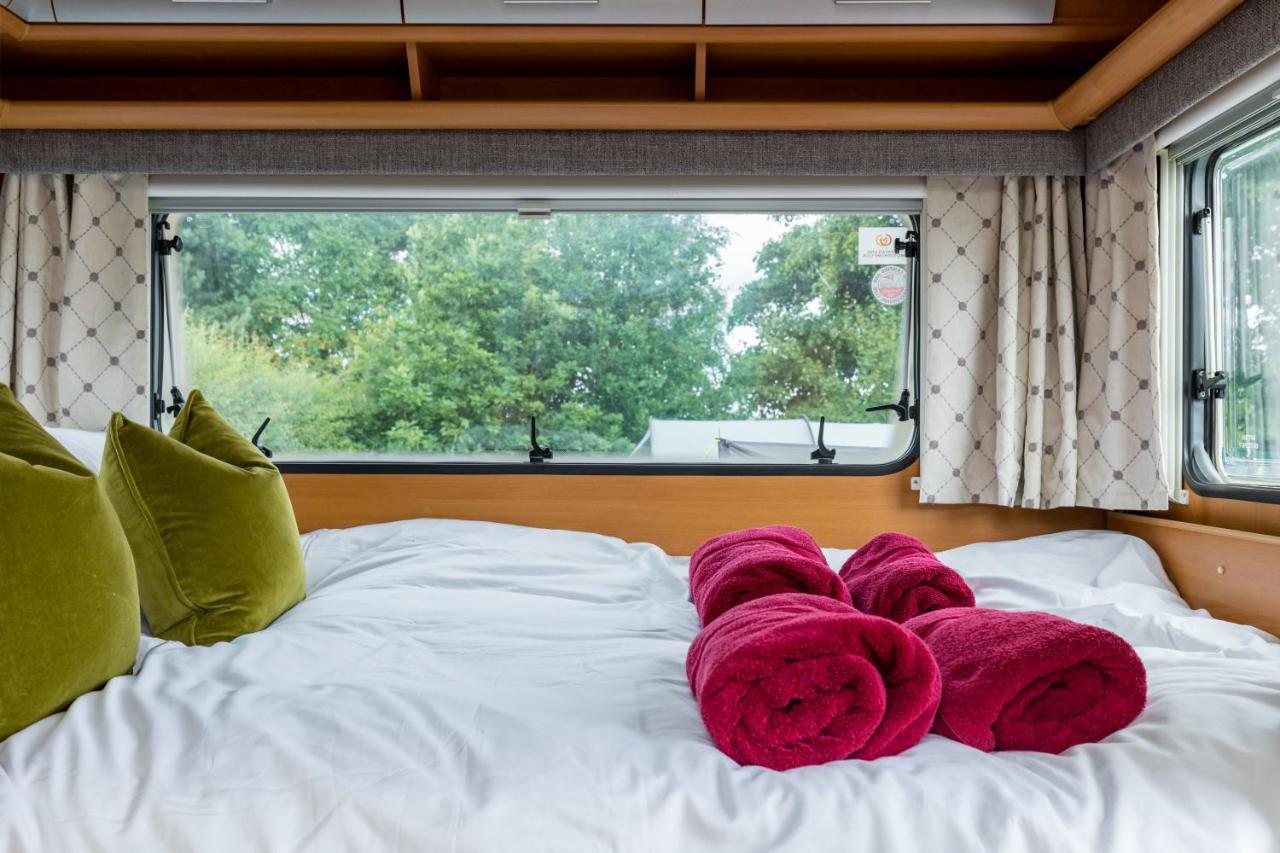 Cosy Caravan On Luxury Campsite Hulme End Exteriér fotografie