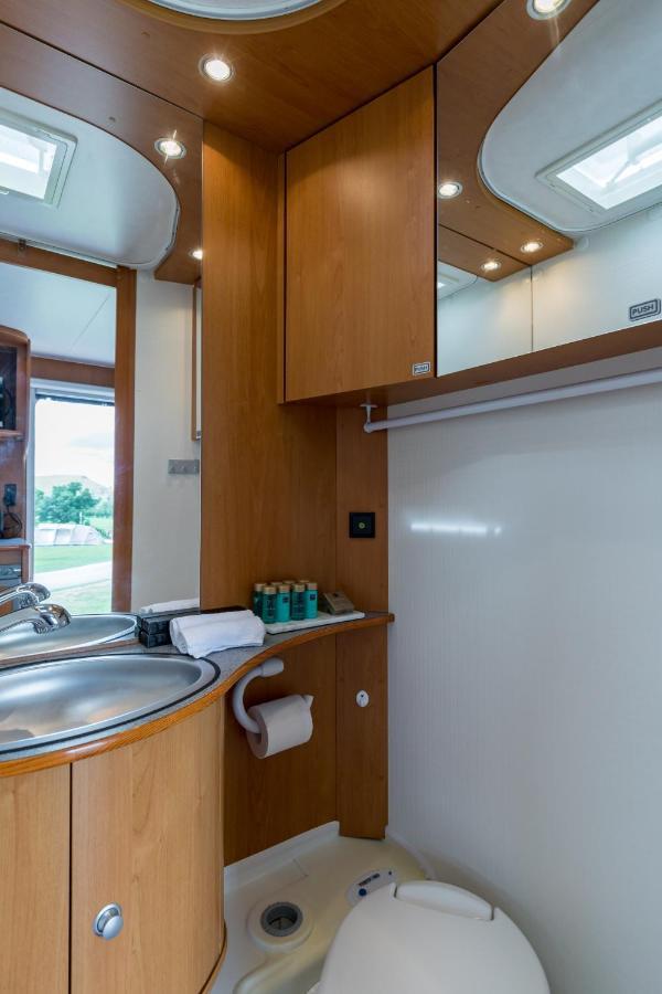 Cosy Caravan On Luxury Campsite Hulme End Exteriér fotografie