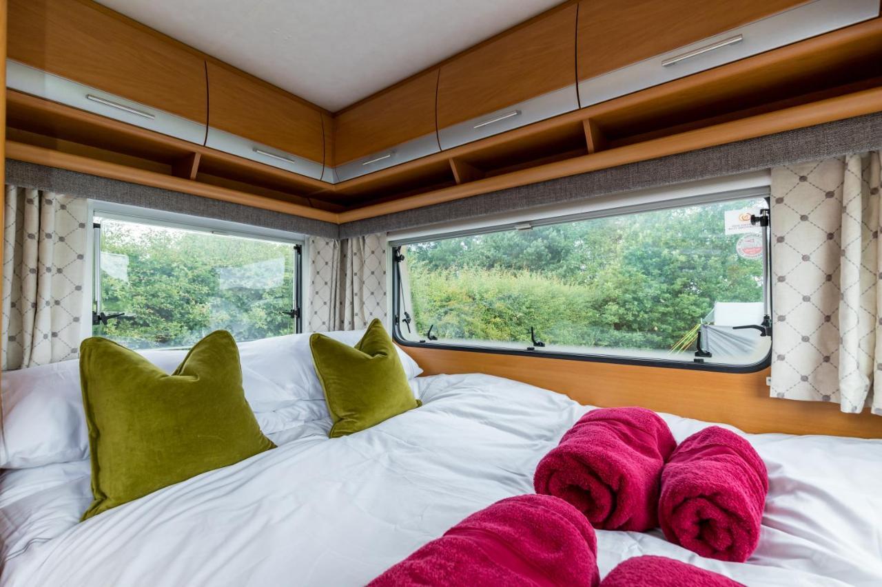 Cosy Caravan On Luxury Campsite Hulme End Exteriér fotografie