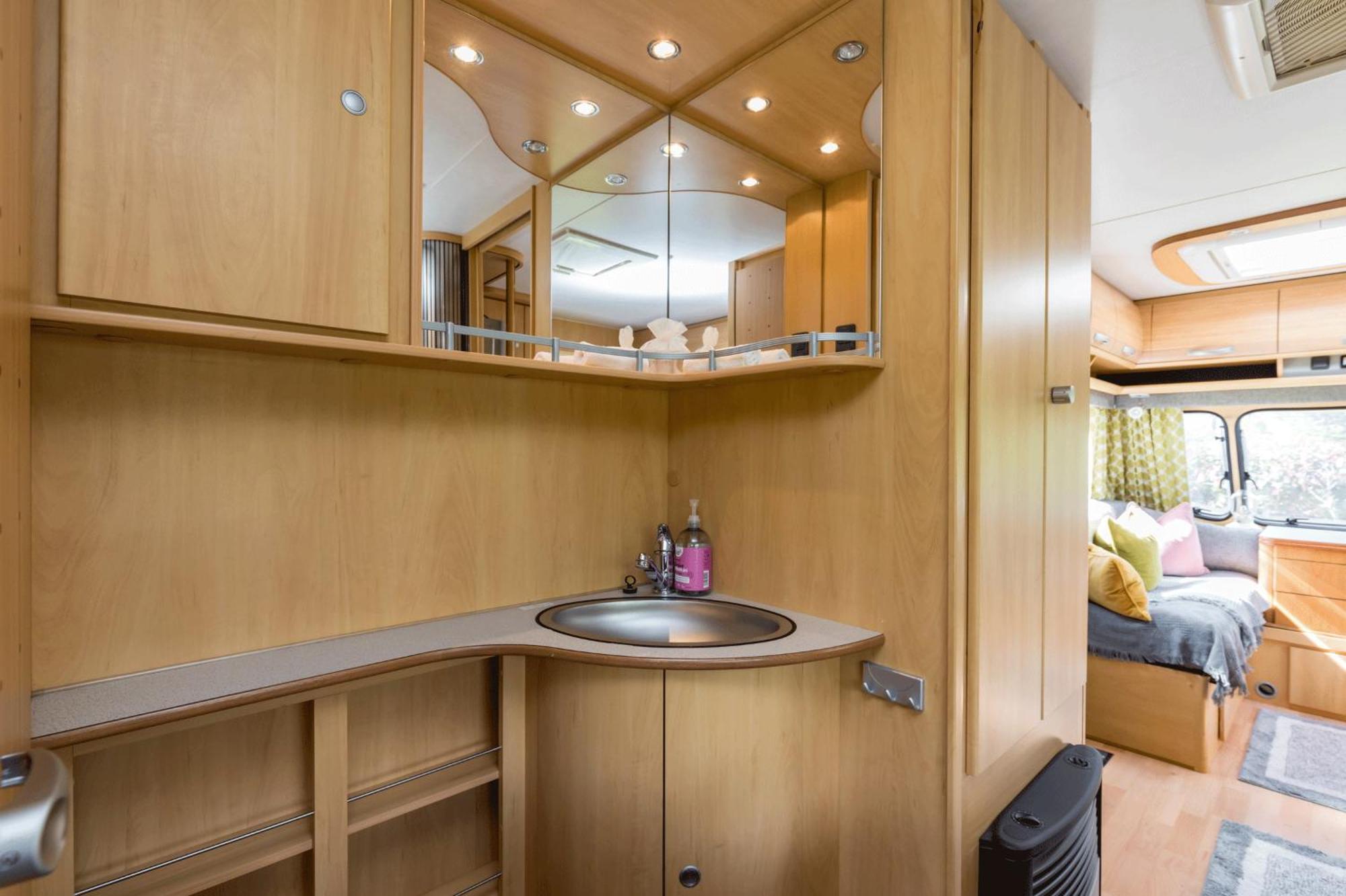Cosy Caravan On Luxury Campsite Hulme End Exteriér fotografie