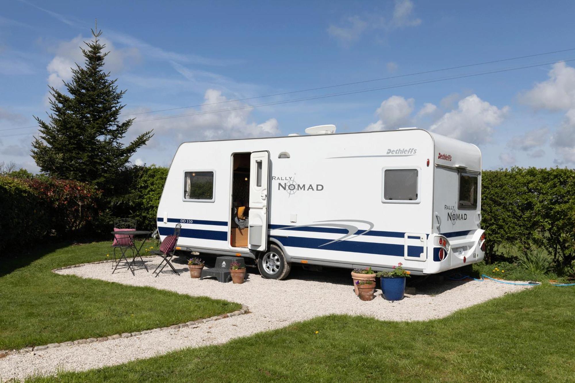 Cosy Caravan On Luxury Campsite Hulme End Exteriér fotografie